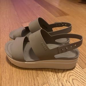 Crocs Brooklyn Low Wedge Sandals - Khaki/Bone